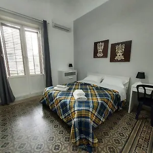  Bed & Breakfast La Casa Del Moro - All' Opera Italia